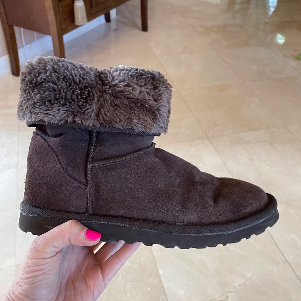 Ugg Chocolate Brown Classic Short Boot. Barely Worn Size 10 - Picture 5 of 7
